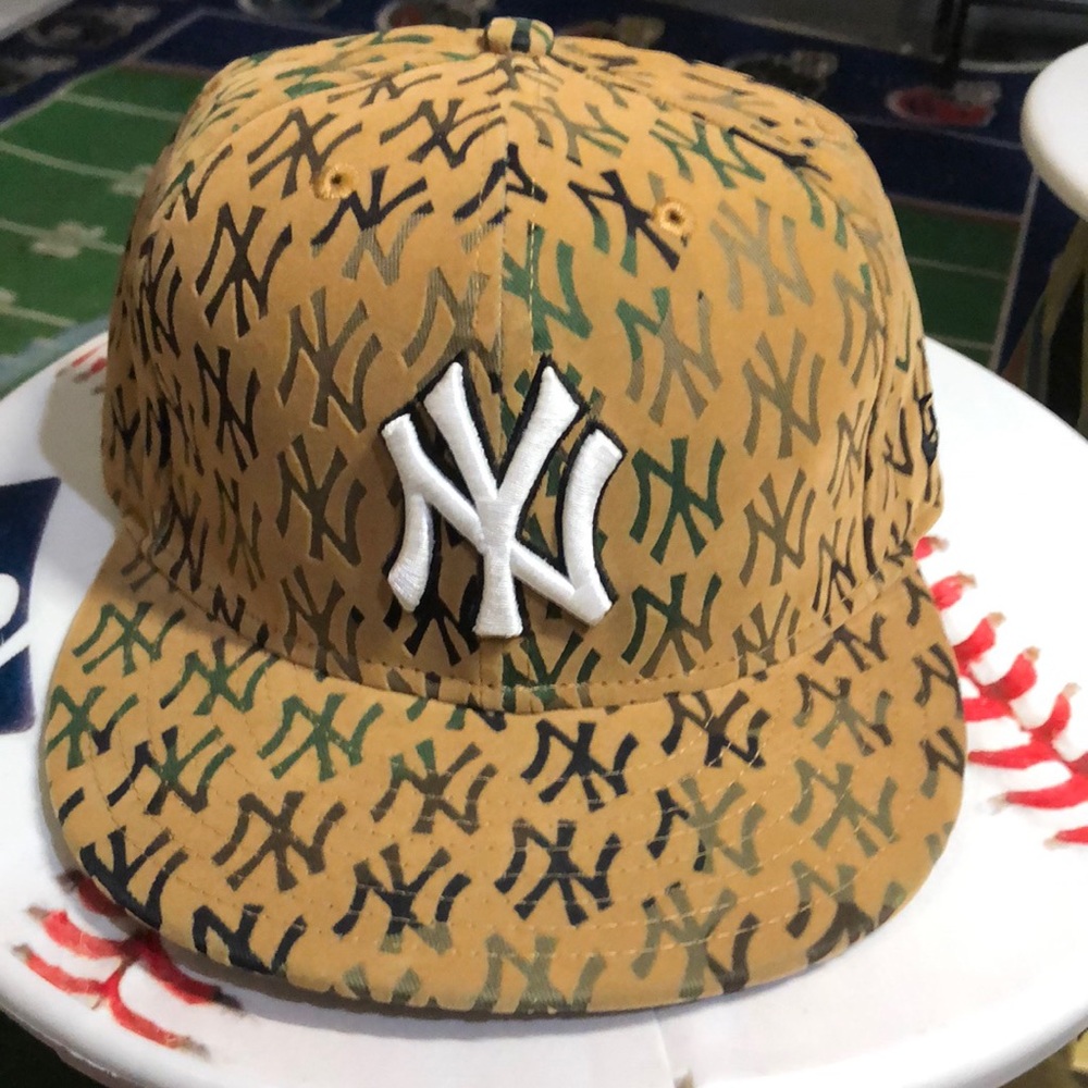 New York Yankees MLB All Over Logos Fitted Hat Cap size 7 1/8